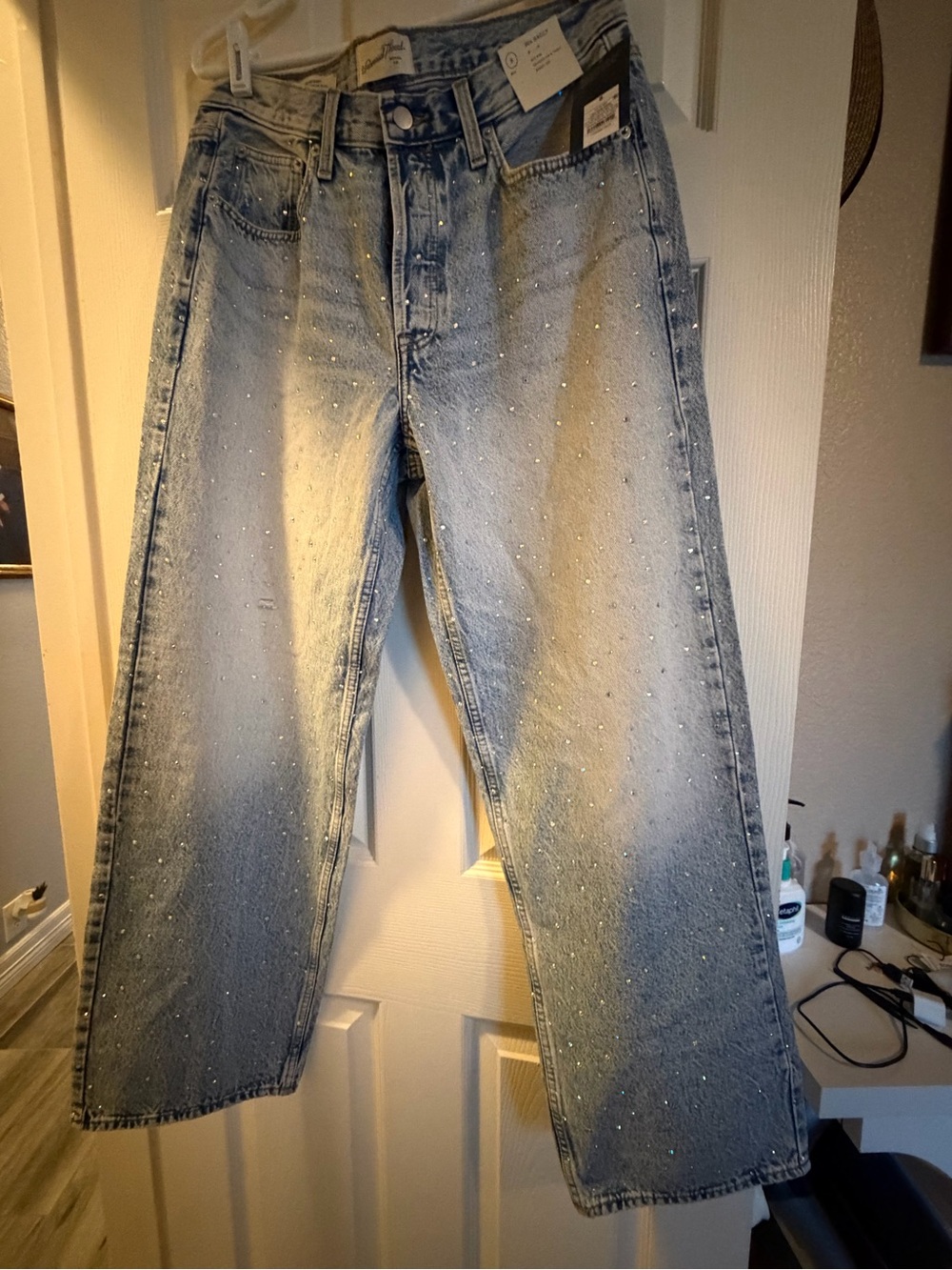 Universal Thread Light Wash 90’s baggy  Jeans w/ Rhinestone Embellishment NWT 8